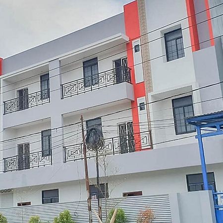 Mahkota Residence Mitra Reddoorz Karawang Exteriör bild