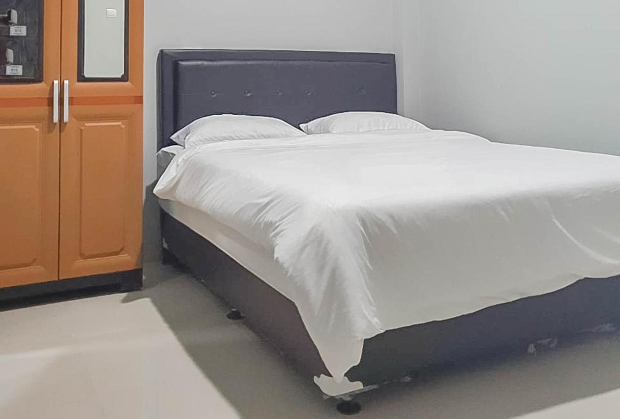 Mahkota Residence Mitra Reddoorz Karawang Exteriör bild